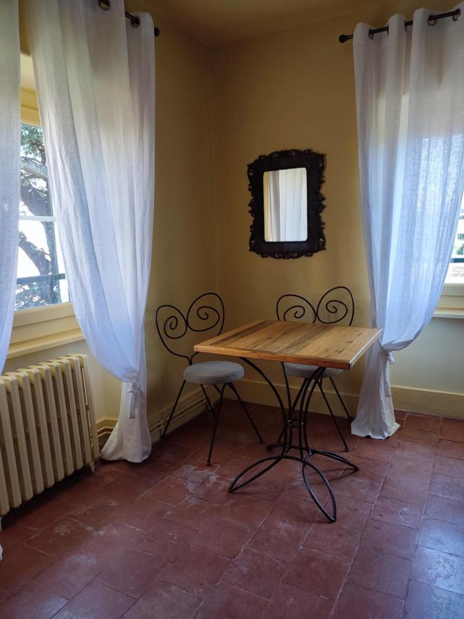 Les Jardins De La Fontaine Bed & Breakfast Ales Exterior photo
