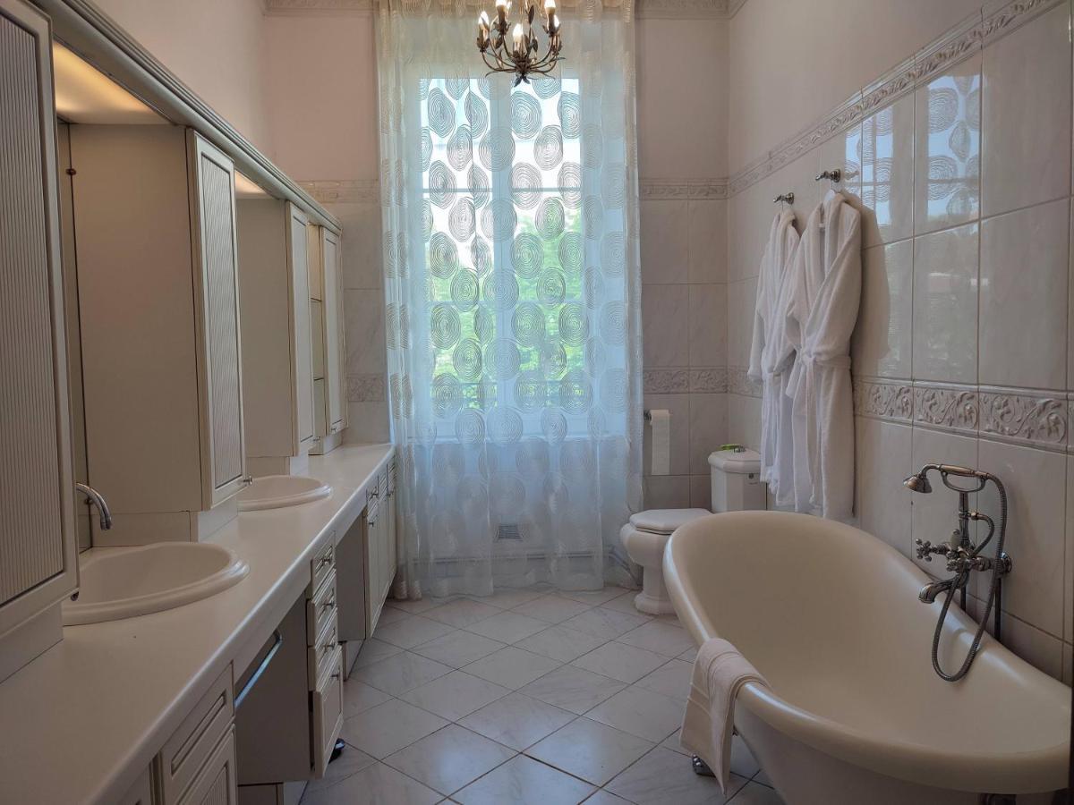 Les Jardins De La Fontaine Bed & Breakfast Ales Exterior photo