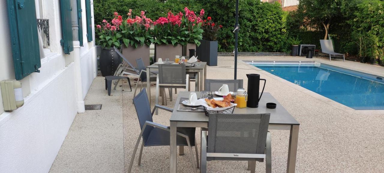 Les Jardins De La Fontaine Bed & Breakfast Ales Exterior photo