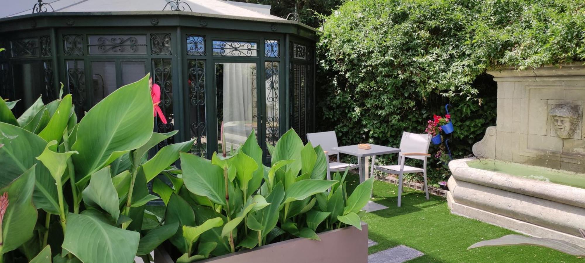 Les Jardins De La Fontaine Bed & Breakfast Ales Exterior photo